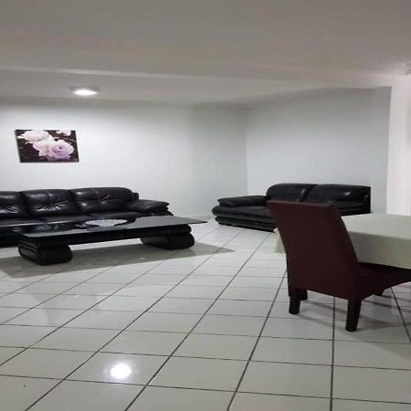 ליברוויל Hotel Imperial מראה חיצוני תמונה