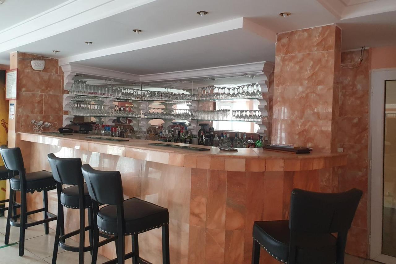 ליברוויל Hotel Imperial מראה חיצוני תמונה