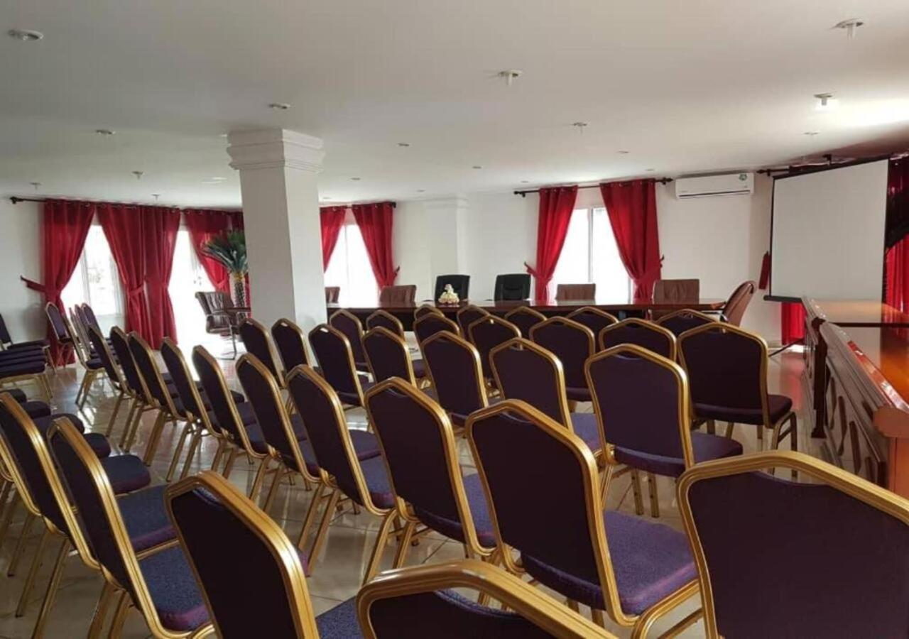 ליברוויל Hotel Imperial מראה חיצוני תמונה