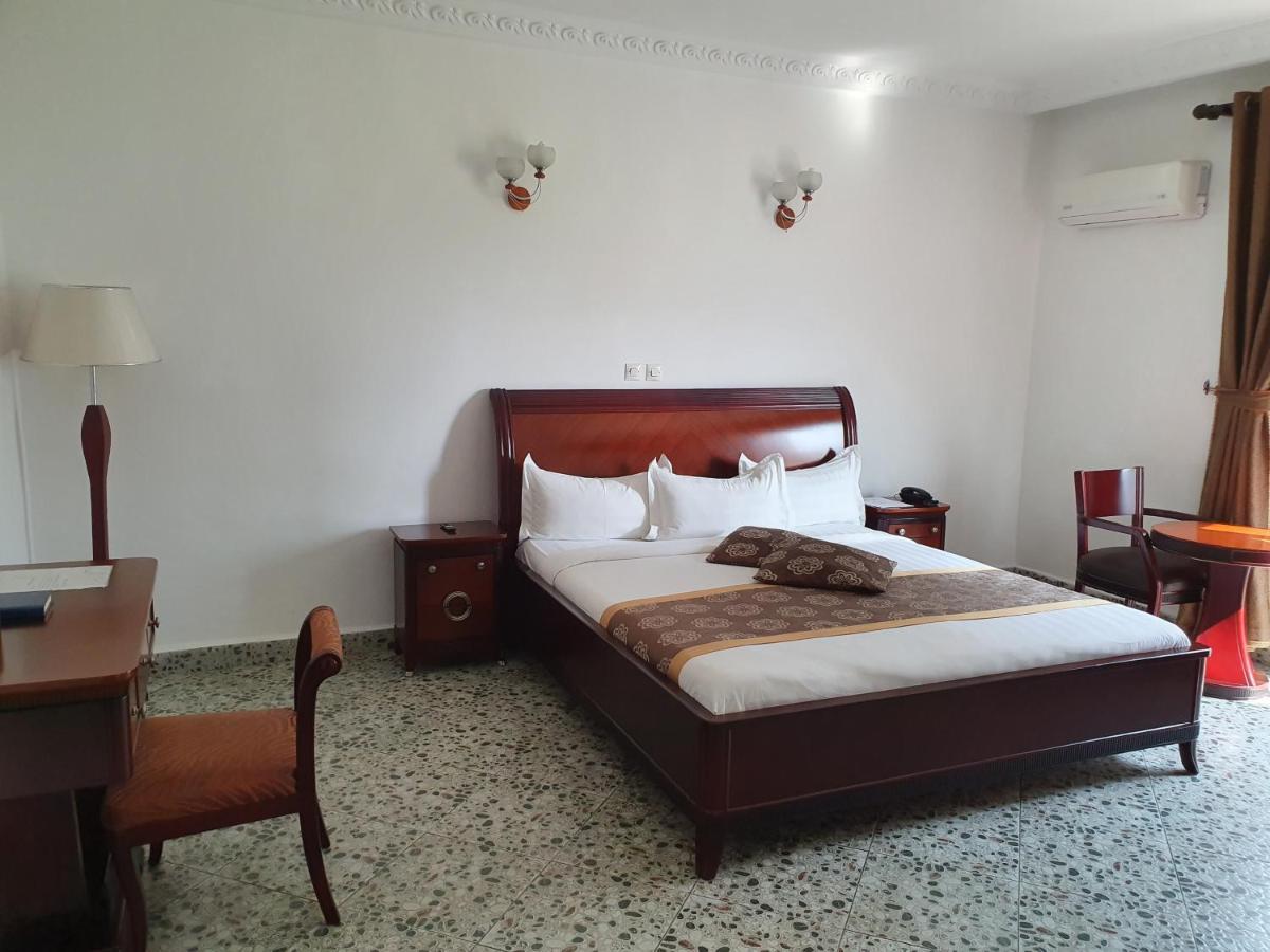 ליברוויל Hotel Imperial מראה חיצוני תמונה