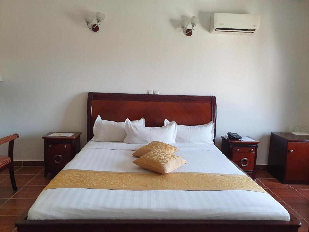 ליברוויל Hotel Imperial מראה חיצוני תמונה